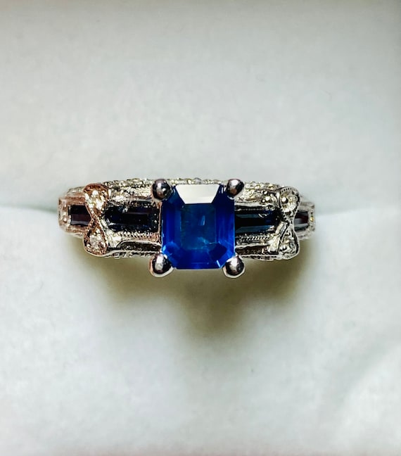 Stunning Vintage 18k White Gold Natural Sapphire D