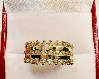 Beautiful Vintage 14k Yellow Gold Natural Diamond Ring size 5.5