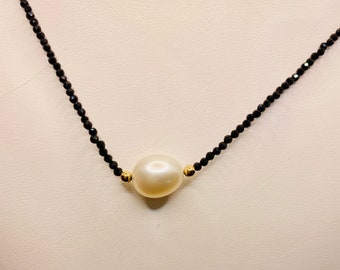 Beautiful 14k Yellow Gold black Onyx pearl necklace