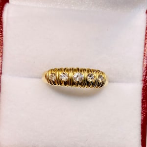 Beautiful Vintage 14k Yellow Gold Natural Diamond band Ring