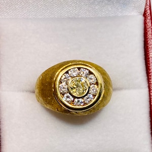 Gorgeous  Vintage 18k Yellow Gold Natural Diamonds Mens Ring