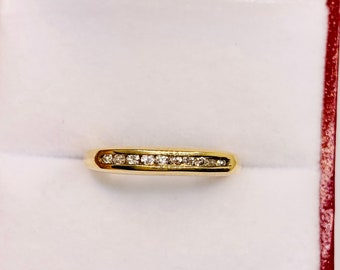 Stunning  Vintage 14k Yellow Gold Natural Diamond Band Ring size 5.5