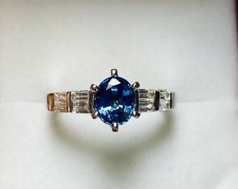 Stunning Vintage 18k White Gold Natural Sapphire with Diamond baguette Ring