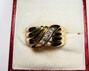 Gorgeous Vintage 14k Yellow Gold Natural Diamond Ring