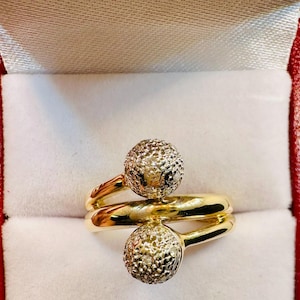 Beautiful Vintage 14k Yellow Gold Natural Diamond Ring