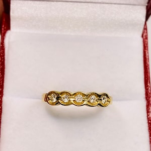 Beautiful Vintage 14k Yellow Gold Natural Diamond Band Ring
