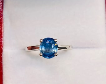 Beautiful  Vintage 14k  White Gold Natural Sapphire Ring