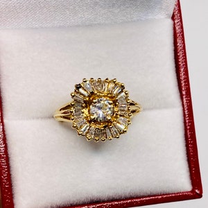 Stunning Vintage 14k Yellow Gold Natural  Diamonds Baguette Ring
