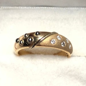 Beautiful Vintage 14k Yellow Gold Natural Diamond Ring