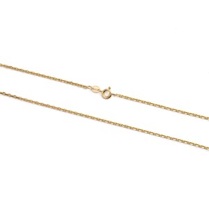 Peut inclure: Un collier en cha&icirc;ne dor&eacute;e avec un fermoir &agrave; ressort.