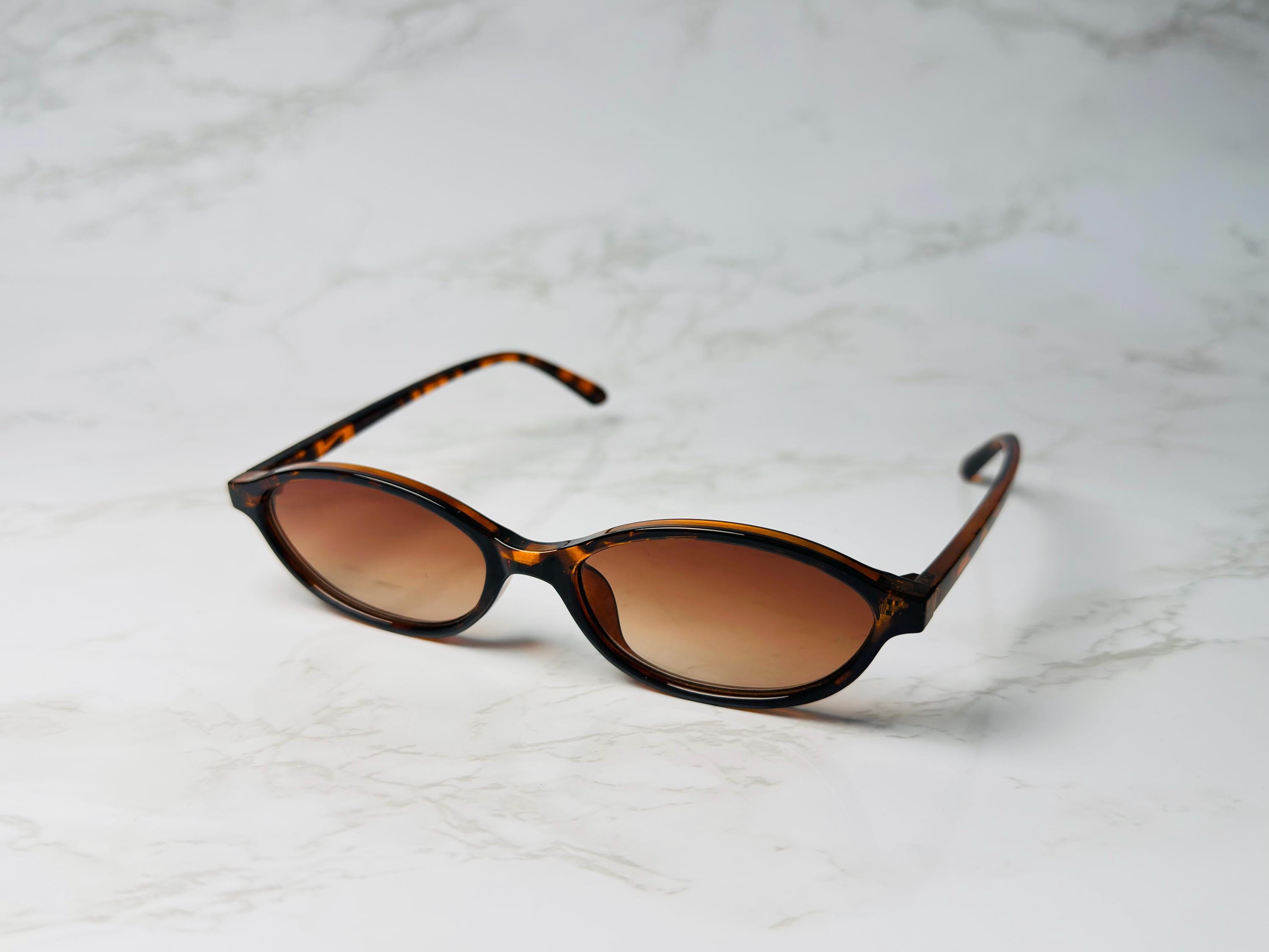Vintage 90s Y2K Retro Oval Sunglasses UV400 Trendy ZENOTTIC Retro Oval Polarized Sunglasses for Women Men  main image 3