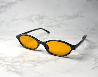 Vintage-Sonnenbrille mit gelben Gläsern, Retro-Oval-Sonnenbrille, schmale Gläser, Y2K-Stil, schwarzes Gestell, 90er-Jahre-Modebrille, Retro-Brille, schmale Gläser