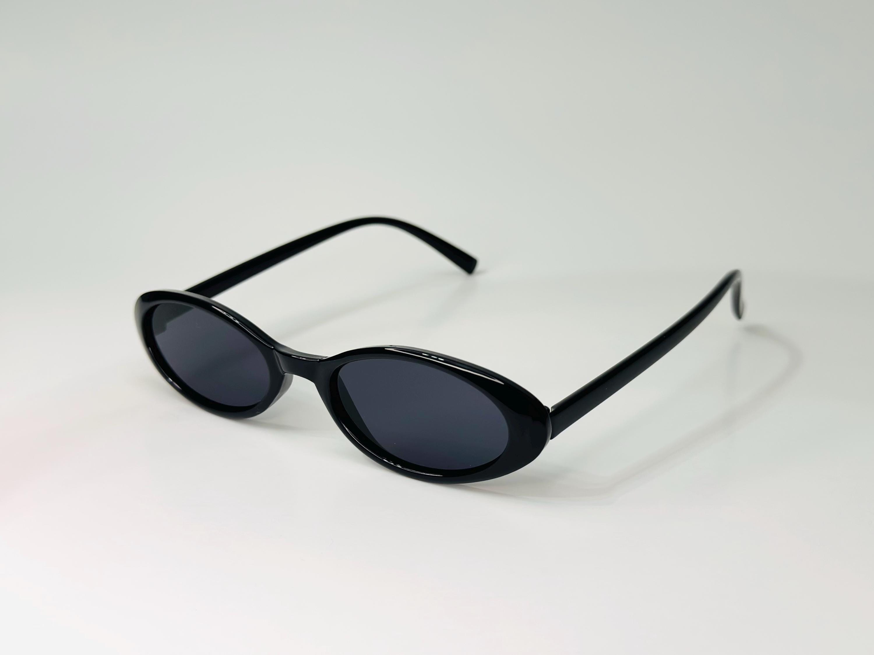 Brighton Black Oval Sunglasses with Gradient Lenses. These are READERS. So rare! Brighton Black Oval Sunglasses for Women for sale | eBay main image 4