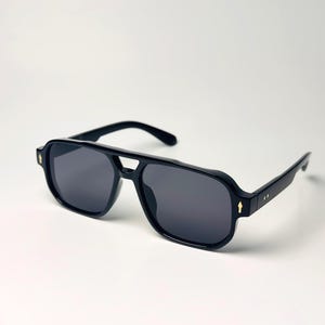 Black Square Aviator Sunglasses Classic Frame Gradient Lenses Unisex Stylish Shades UV Protection Everyday Eyewear Retro Aviator Sunglasses