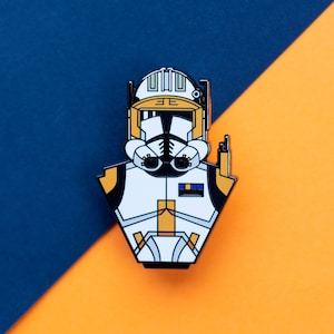Spilla smaltata con busto del comandante Cody Fase 2 - Spilla Sci Fi - Spilla Fantasy - Spilla Personaggio - Clone Wars - Smalto duro - Carino