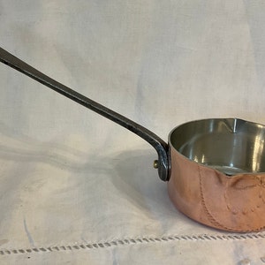 French Vintage copper saucepan, pan, Pourer, Atelier Du Cuivre, Villedieu-Les Poeles, 0.488 kg , 2mm , Farmhouse chic, Cookware image 5