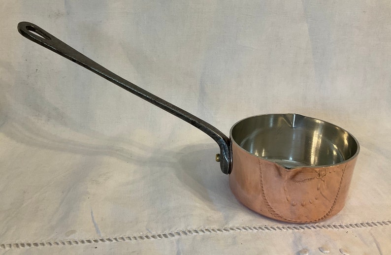 French Vintage copper saucepan, pan, Pourer, Atelier Du Cuivre, Villedieu-Les Poeles, 0.488 kg , 2mm , Farmhouse chic, Cookware image 5