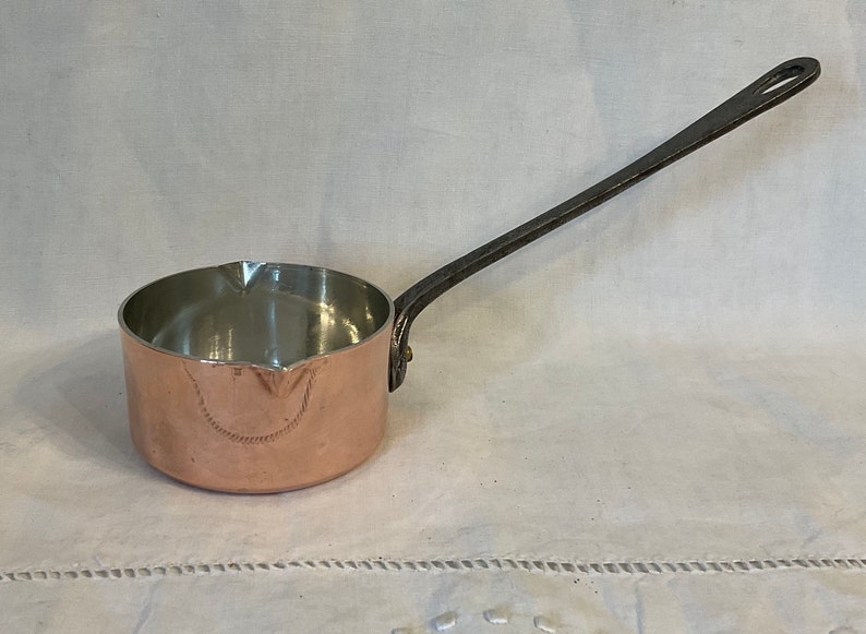 French Vintage copper saucepan, pan, Pourer, Atelier Du Cuivre, Villedieu-Les Poeles, 0.488 kg , 2mm , Farmhouse chic, Cookware image 4