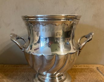 Antieke Franse verzilverde ijsemmer met handgrepen, klassieke wijnkoeler, elegant servies, traditioneel serveerstuk
