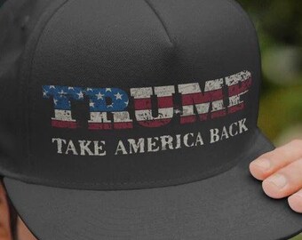 Gorra de béisbol con el lema "Recuperemos Estados Unidos" del presidente Trump en 2024