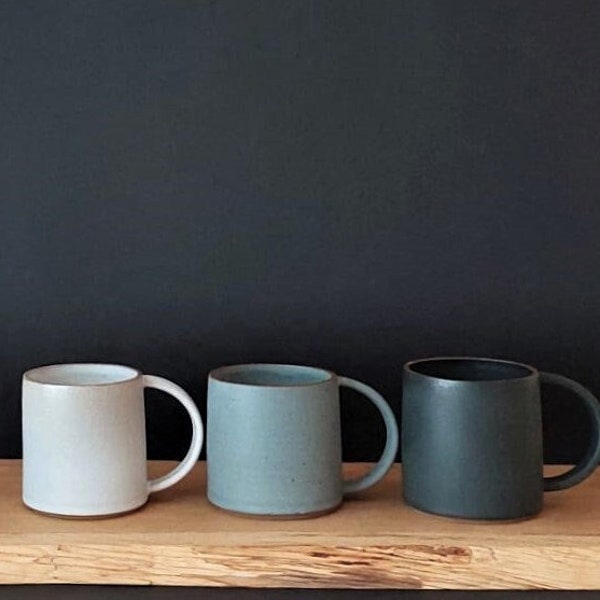 Taza de café hecha a mano // Taza de cerámica moderna // Taza de té // Gres // Matt Glaze