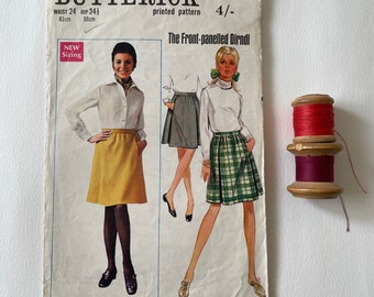 1970's Sewing pattern, Mini Skirt, Front Panelled dirndl, Front Pockets, Gathered waist,  Back zip, Butterick Printed pattern, Waist 24"