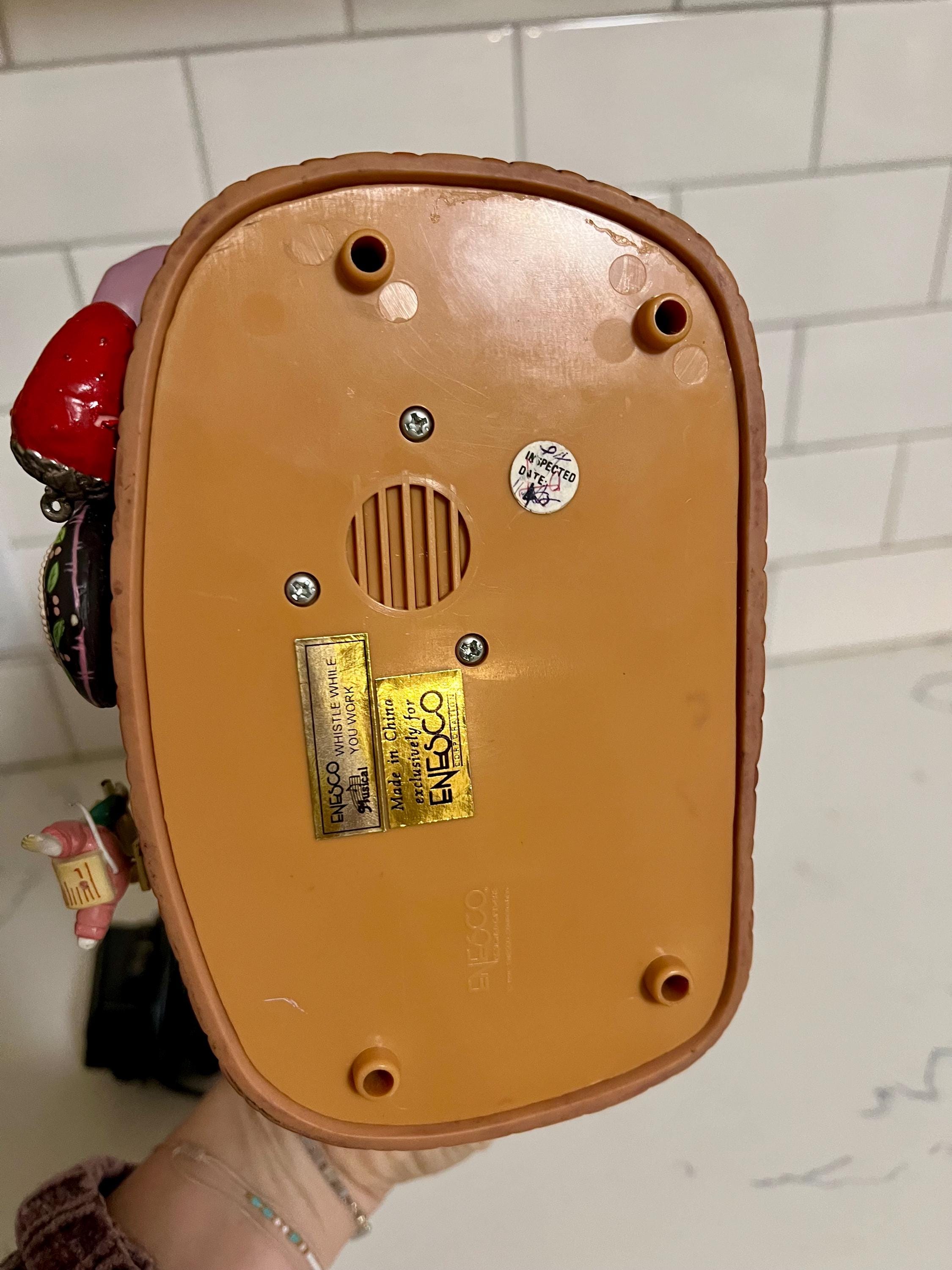 Vintage Enesco Knittin' Pretty Deluxe Music Box “whistle While You