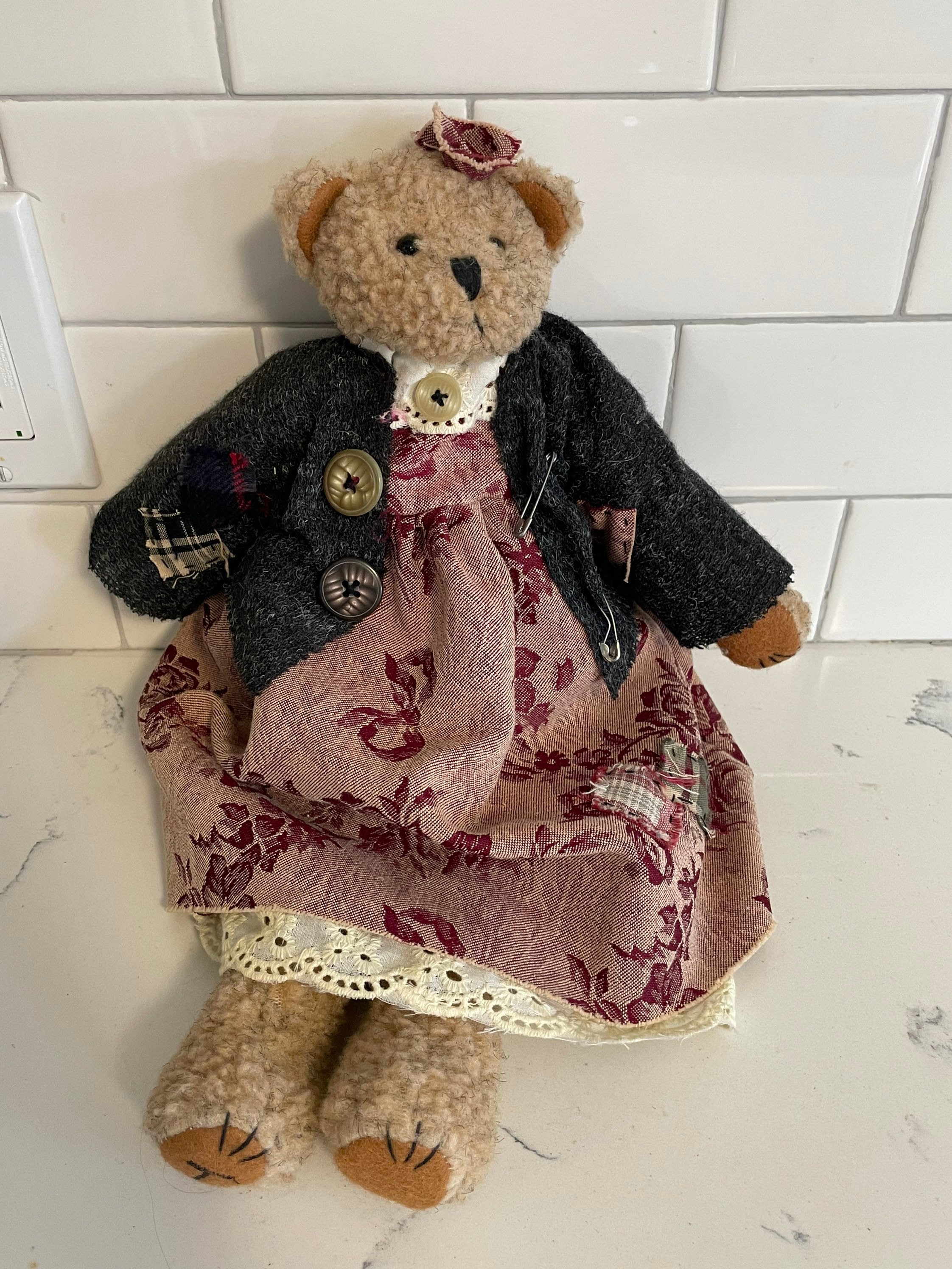 Enesco Teddy Tompkins Molly Petticoat patchwork brown Sweater Stitched “T”  24”