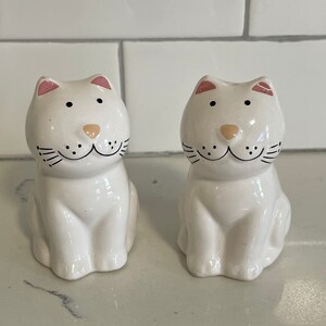 Vintage 1989 White Cozy Cats Salt Pepper Shakers Made in Brazil