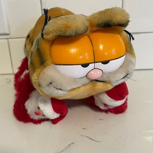 Vintage 1981- United feature Garfield Santa slippers  plush stuffed syndicate