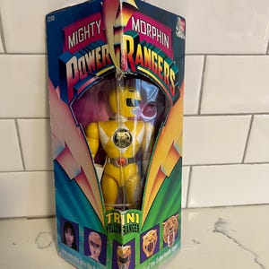 Vintage  1993-Mighty Morphin Power Rangers Yellow Ranger Trini Action Figure Bandai