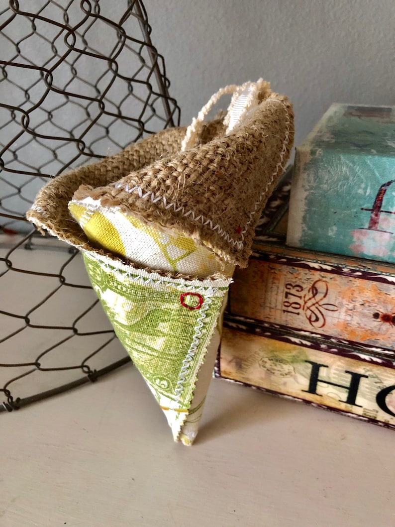 Burlap /& Botanical Cottage Chic Fabric Wall PocketHerb Pocket