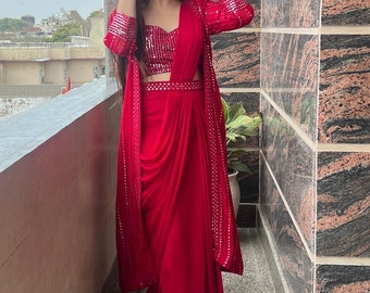 Ensemble haut court rouge avec sari préplié et ensemble Dupatta attaché sari de créateur bollywoodien pour femme, sari ethnique indien inspiré