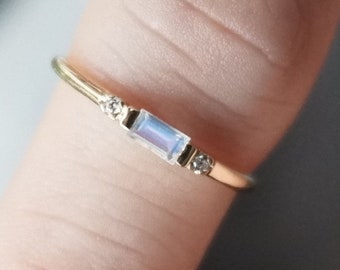14k Gold Baguette Mondstein Ring: Minimalistischer Diamant Stapelring