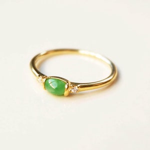 14k gold jadeite ring, 14k jade oval ring, Oval jade ring in 14k, Dainty jade ring, 14k gold dainty jadeite ring, Stackable green jade ring
