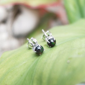 Boucles d'oreilles en or 14 carats avec opale fine, clous d'oreilles en opale 14 carats, boucles d'oreilles en opale en or 14 carats, petites boucles d'oreilles en opale, boucles d'oreilles en argent 925 avec opale noire
