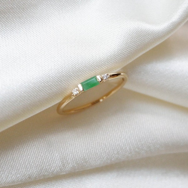 14k gold jadeite ring, 14k jade baguette ring, Baguette jade ring, Dainty jade ring, 14k gold dainty jadeite ring, Stackable green jade ring