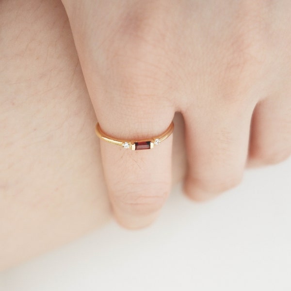 14k Gold Garnet Ring, 14k Gold Baguette Garnet Ring, Minimalist Garnet Diamond Ring, 14k Stacking Garnet Ring, 14k Gold Baguette Garnet Ring