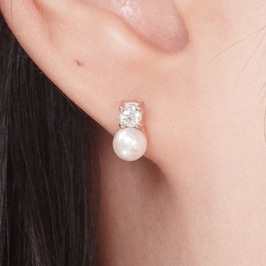 Pendientes de perlas de novia pequeños, pendientes minimalistas de perlas de diamante, pendientes de perlas naturales de agua dulce, regalos de San Valentín, regalo para ella