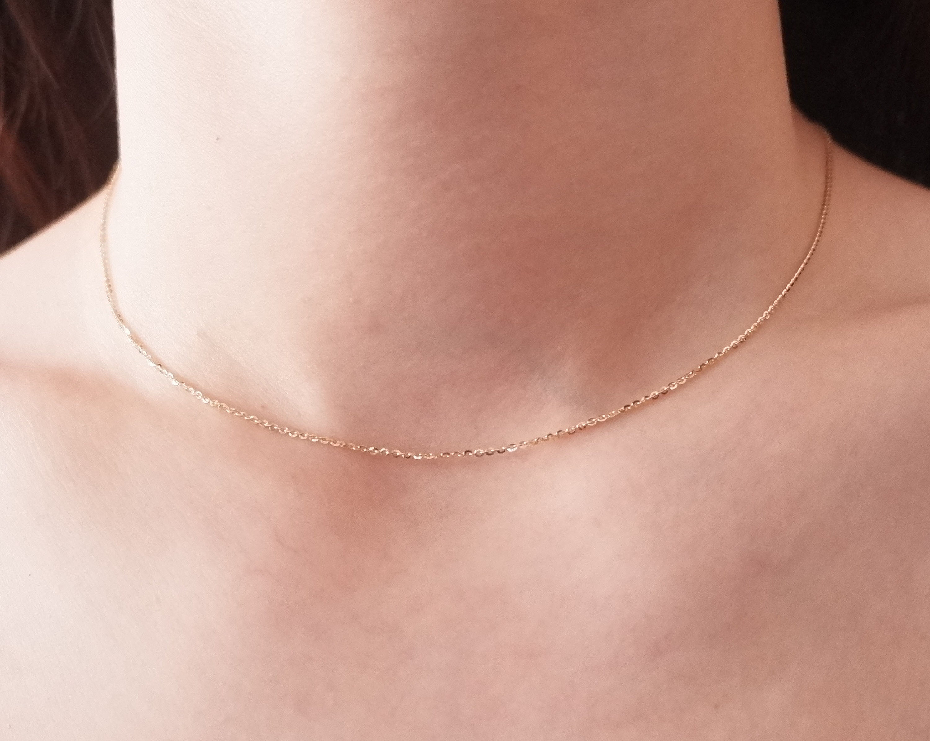 Necklace made of white 9K gold - round glossy brilliant in a mount, thin  chain