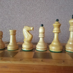 Vintage torneo soviético de ajedrez conjunto de gran madera ajedrecistas rusos urss en el tablero raro ajedrez ruso ajedrez 1970s Gran Maestro conjunto