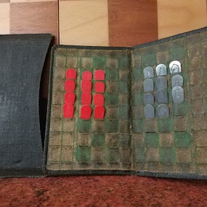 Pre-war pocket chess of the USSR (Leningrad), Chess for travel of the USSR, The oldest pocket chess &quot;Leningrad&quot; 1930s