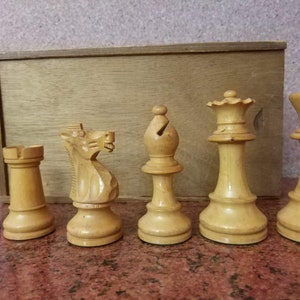 Vintage Lardy tournament Staunton Chessmen, Made in France,  original box