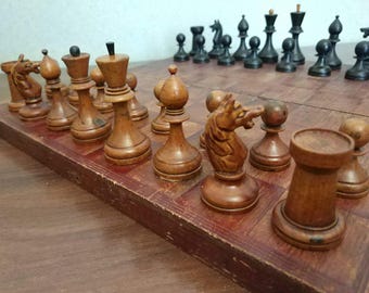 Piezas de ajedrez soviéticas de madera con tablero de fabricación nacional