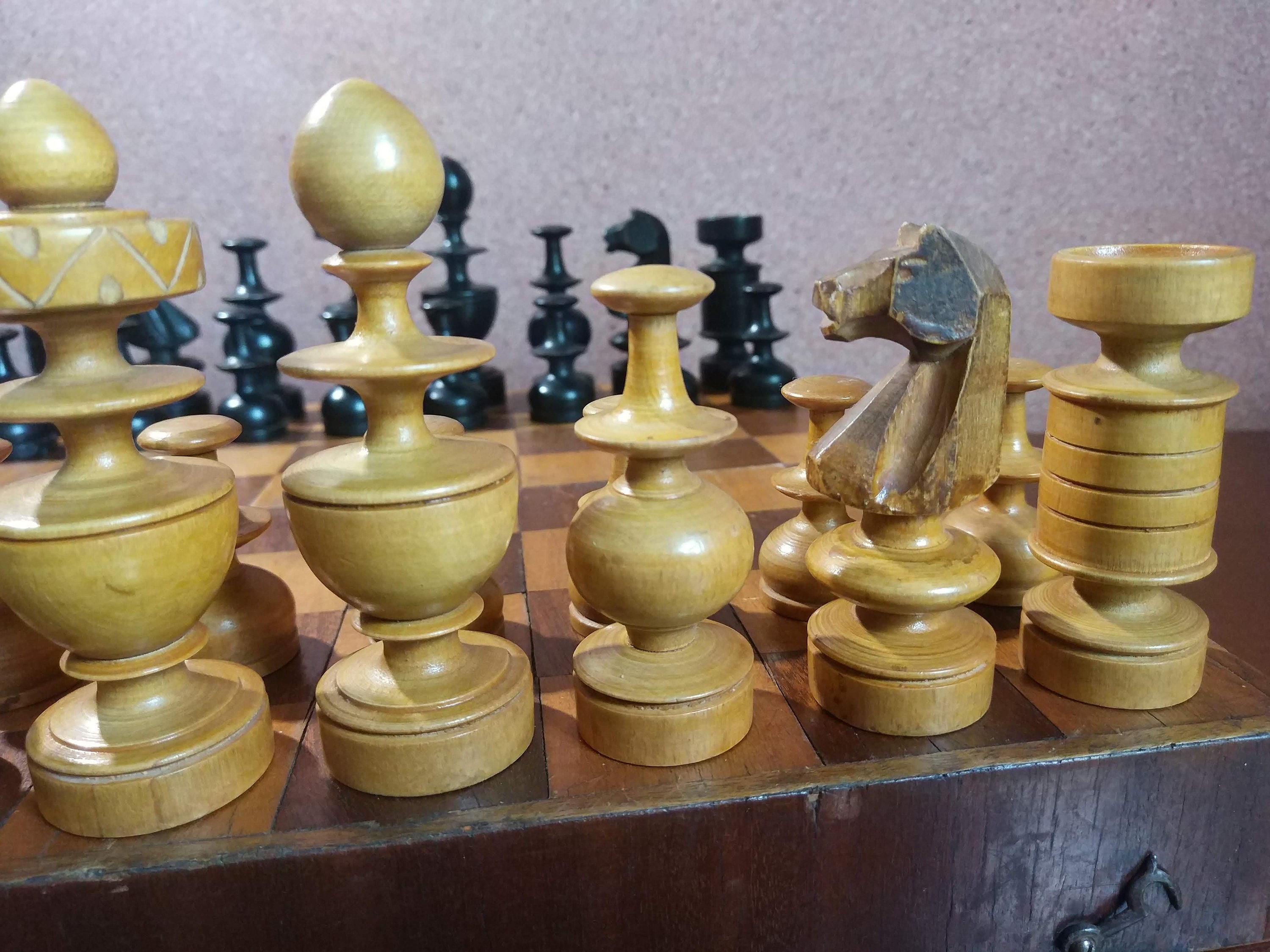 Vintage Yugoslavian Chess Set with Folding board KH 10 cm/4 -  Portugal