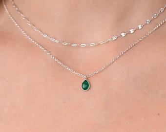 Conjunto de collar minimalista de doble capa, collar en capas, delicado collar de cadena de plata en capas, collar con colgante de gota de piedra verde pequeña