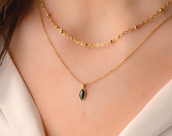 Gelaagde ketting met goud en zwarte onyx: verguld roestvrij staal