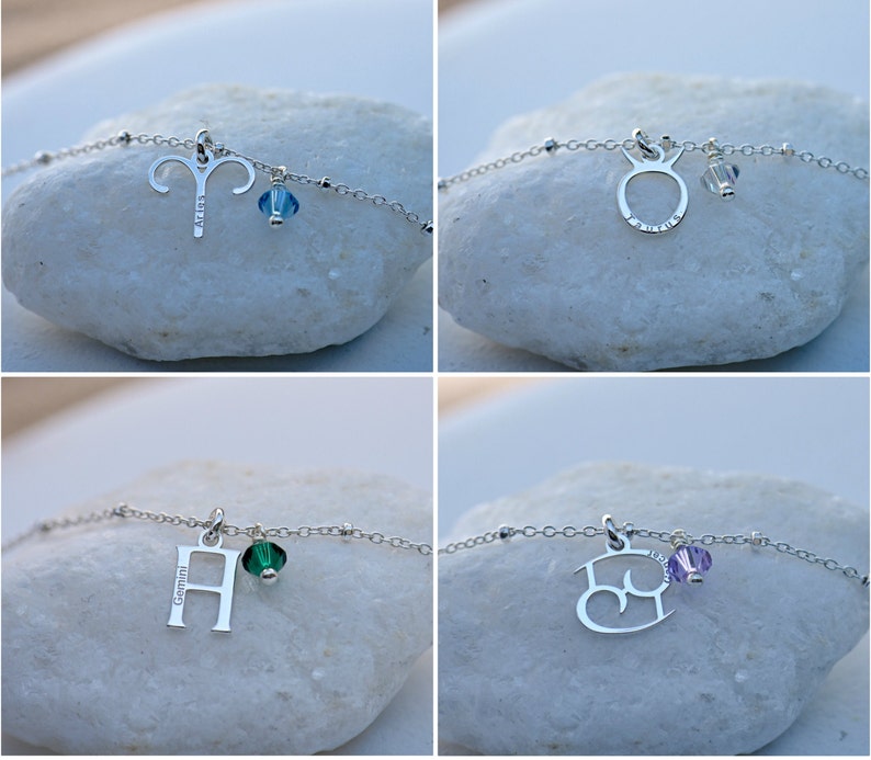 Puede incluir: Cuatro collares de plata con signos del zod&iacute;aco y dijes de cristal. Los collares presentan los signos Aries, Tauro, G&eacute;minis y C&aacute;ncer. Los dijes son azules, transparentes, verdes y morados.
