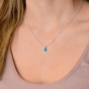 Collar de plata de piedra de nacimiento de lágrima de zafiro delicado, collares de zafiro para mujeres, collar de piedra azul diminuta, joyería de piedra de nacimiento de zafiro imagen 4