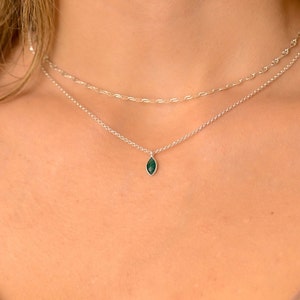 小さなグリーンストーンドロップレットネックレス、女性用シルバーネックレス、スターリングシルバーの二重レイヤーネックレス、レイヤードシルバーネックレスセット